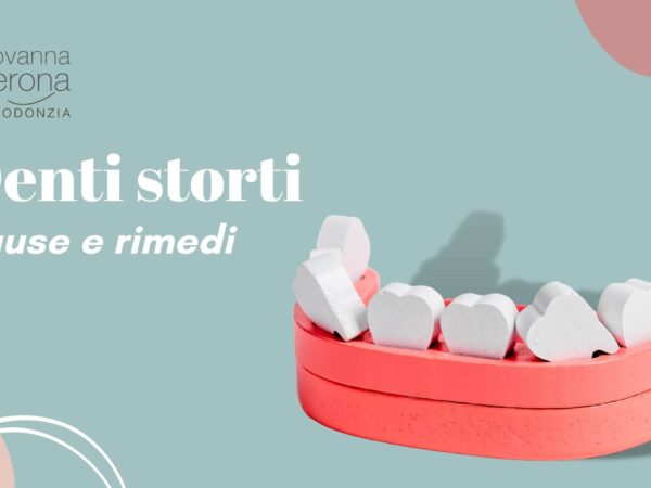 Denti storti stilizzati su sfondo verdino e rosa e scritta: Denti storti cause e rimedi